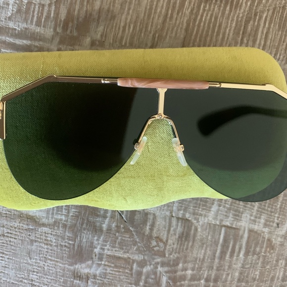 Authentic GUCCI Sunglasses/shield. Made in Italy. GG 0584 S 002 main image 6